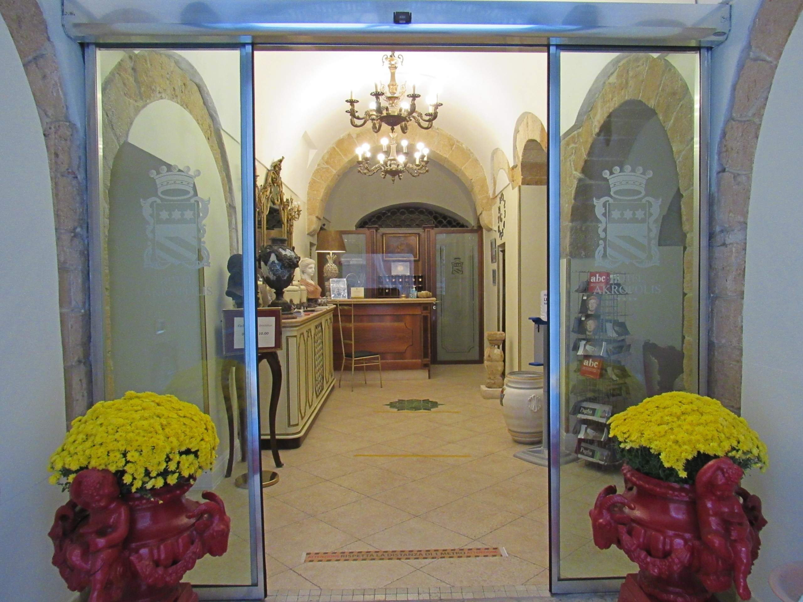 Ingresso hotel scaled - Hotel Akropolis