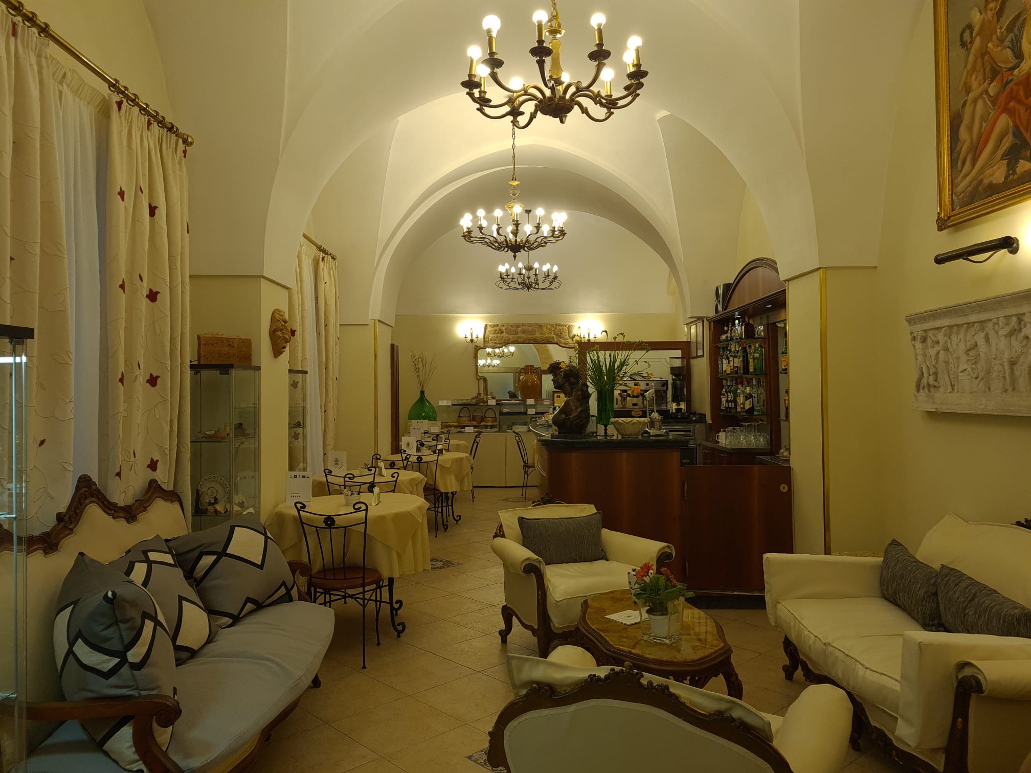 7cc92115 11db 4fe4 8842 5cb40e3c99b9 - Hotel Akropolis