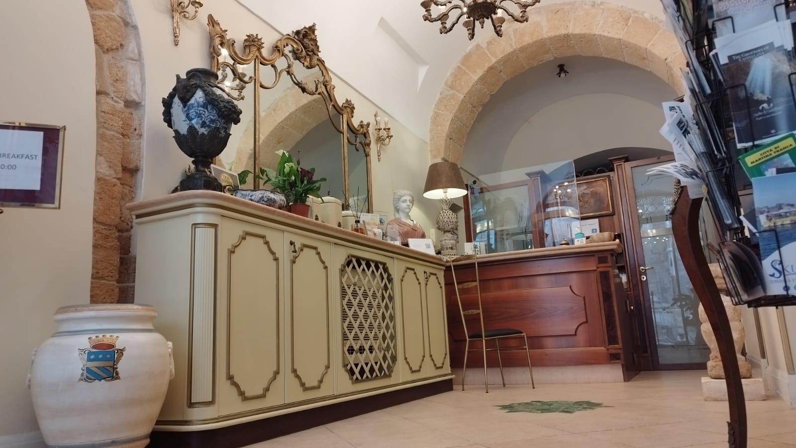 9dcbc9f0 e7b8 4993 8edf 6d7419ad4e03 - Hotel Akropolis
